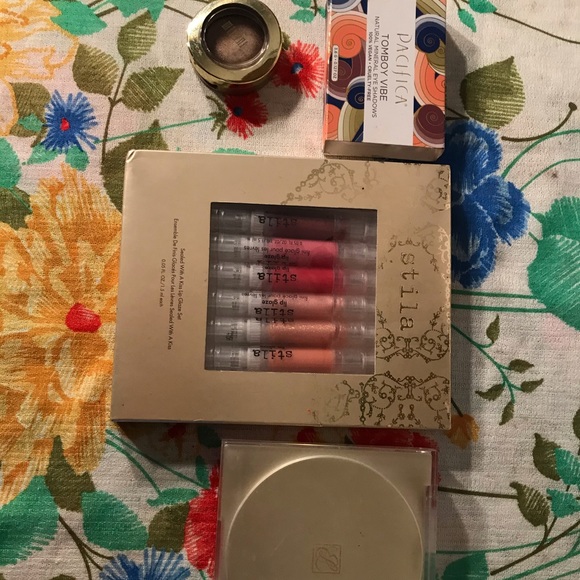 Makeup bundle! - Picture 2 of 7